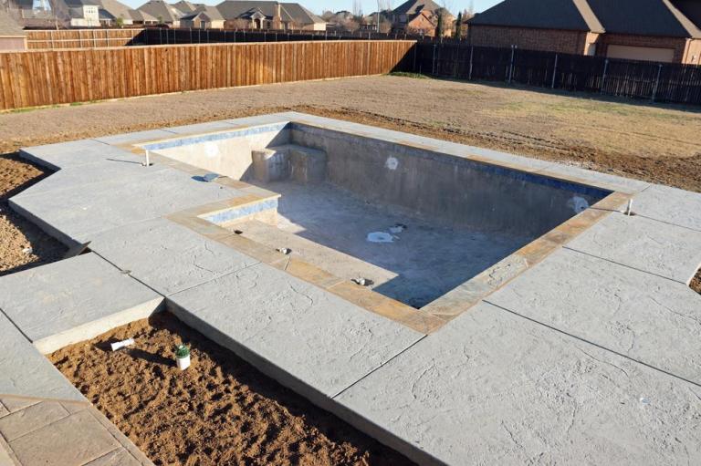 Terrassement piscine à Bourgoin-Jallieu, nos conseils avant de creuser